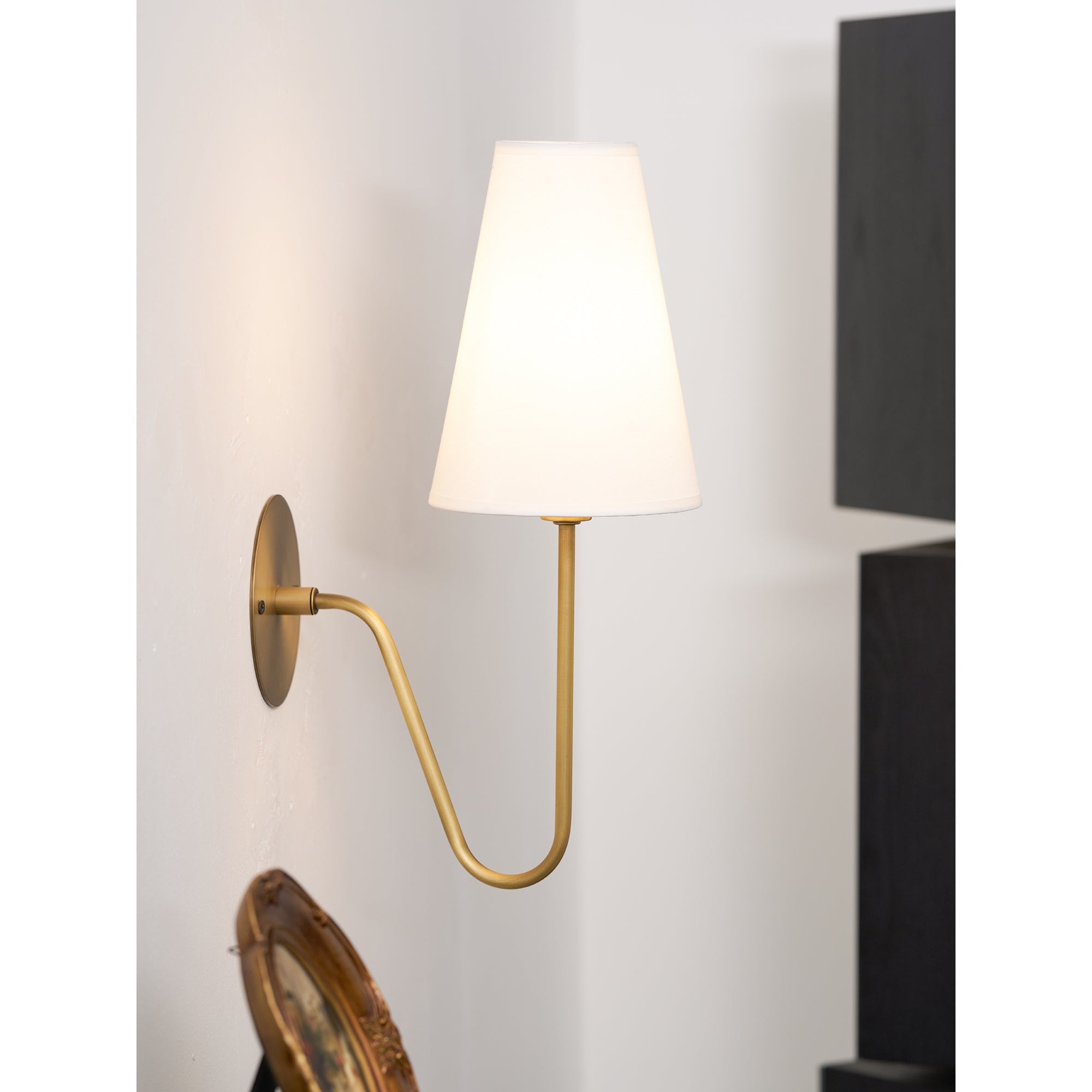 Aron Wall Light