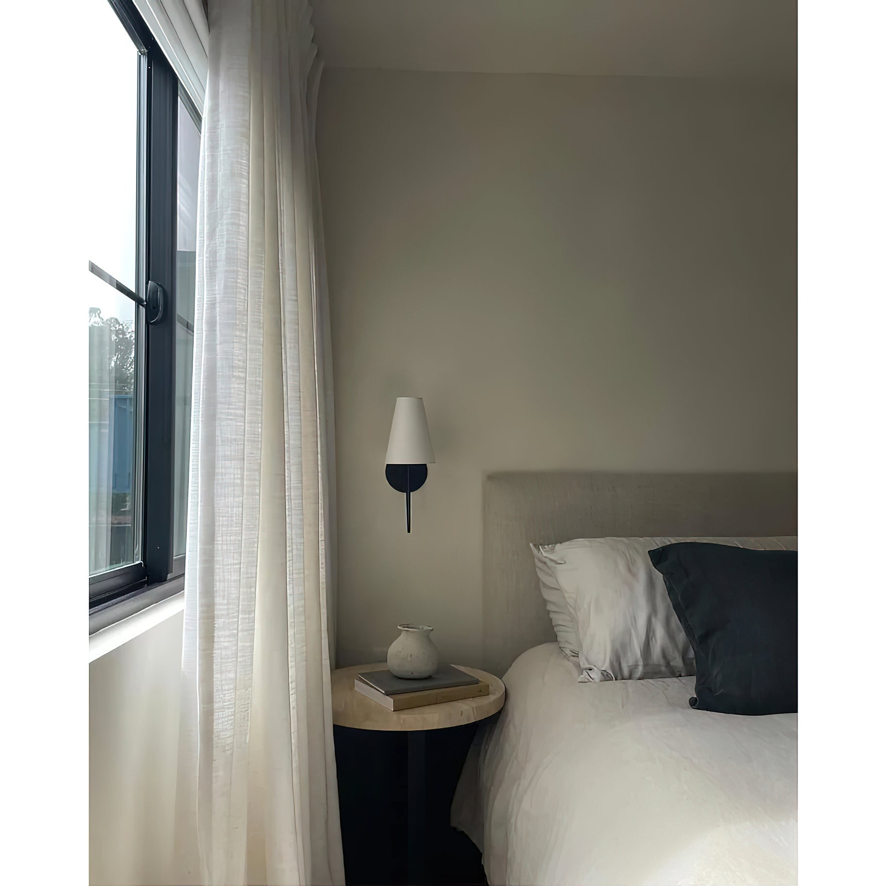 Aron Wall Light
