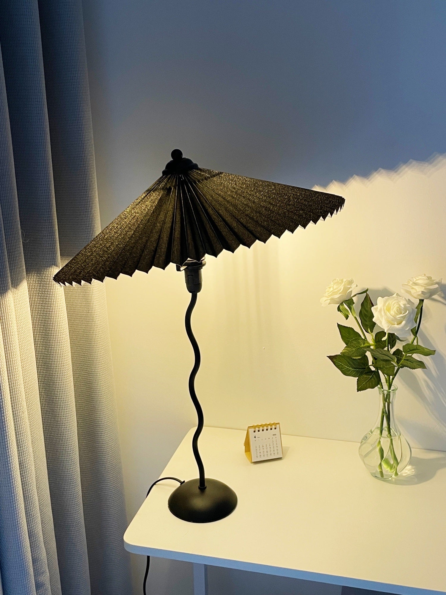Rion Wavy Table Lamp