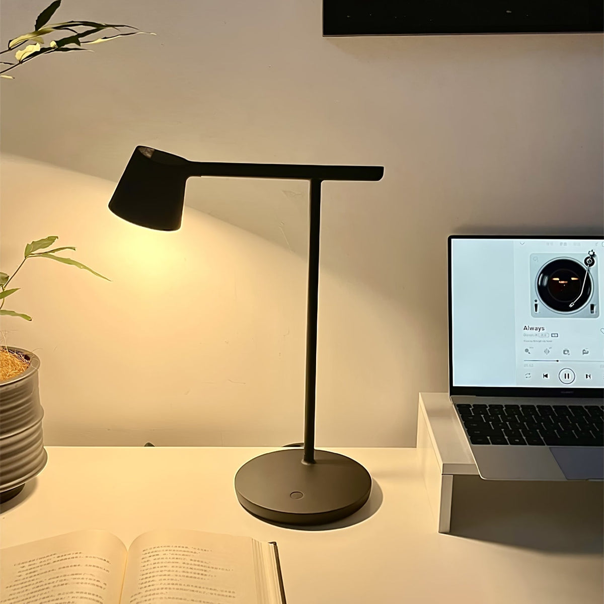 Belvi Minimalist Table Lamp