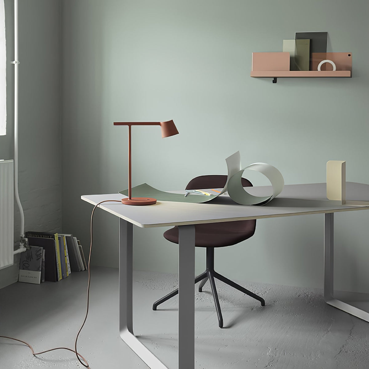Belvi Minimalist Table Lamp