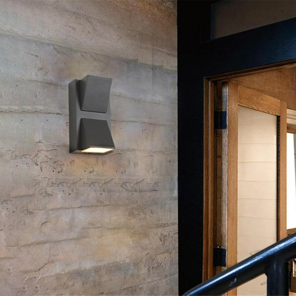 Bayvalin Outdoor Wall Light
