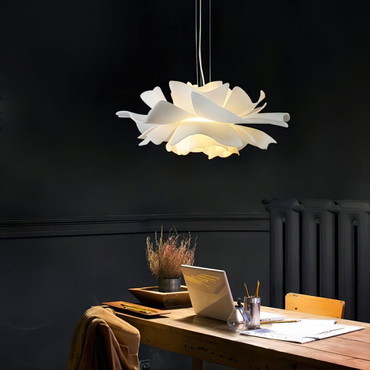 Oakin Lotus Pendant Light