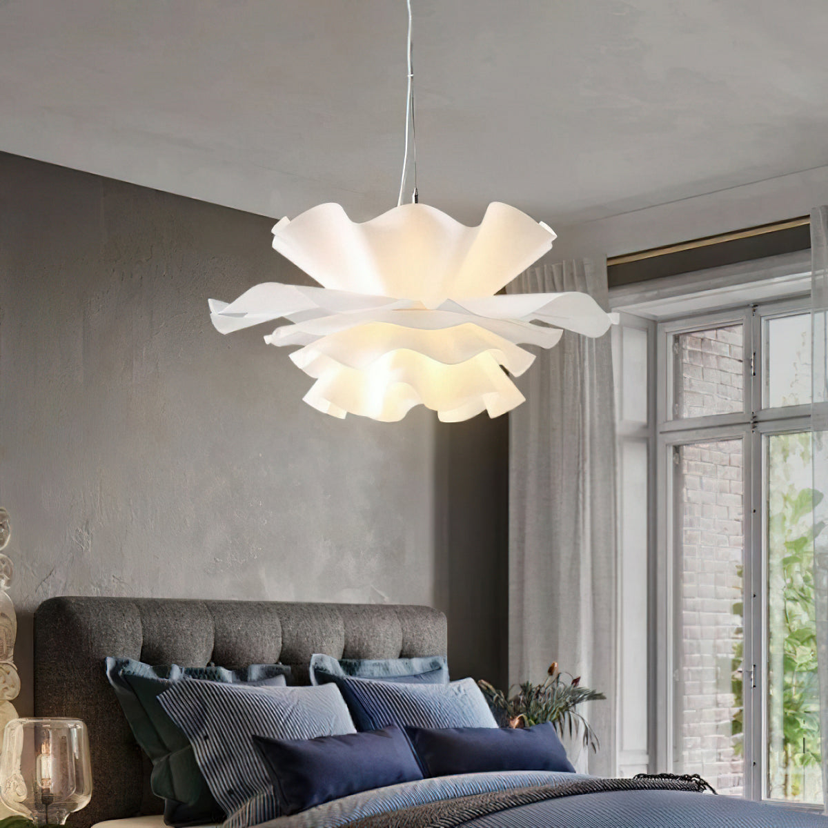 Oakin Lotus Pendant Light