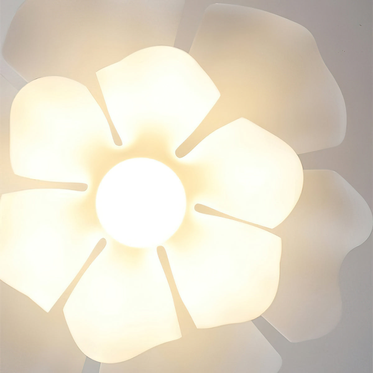 Oakin Lotus Pendant Light