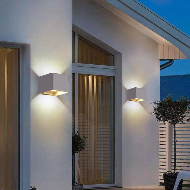 Kirono Outdoor Wall Light