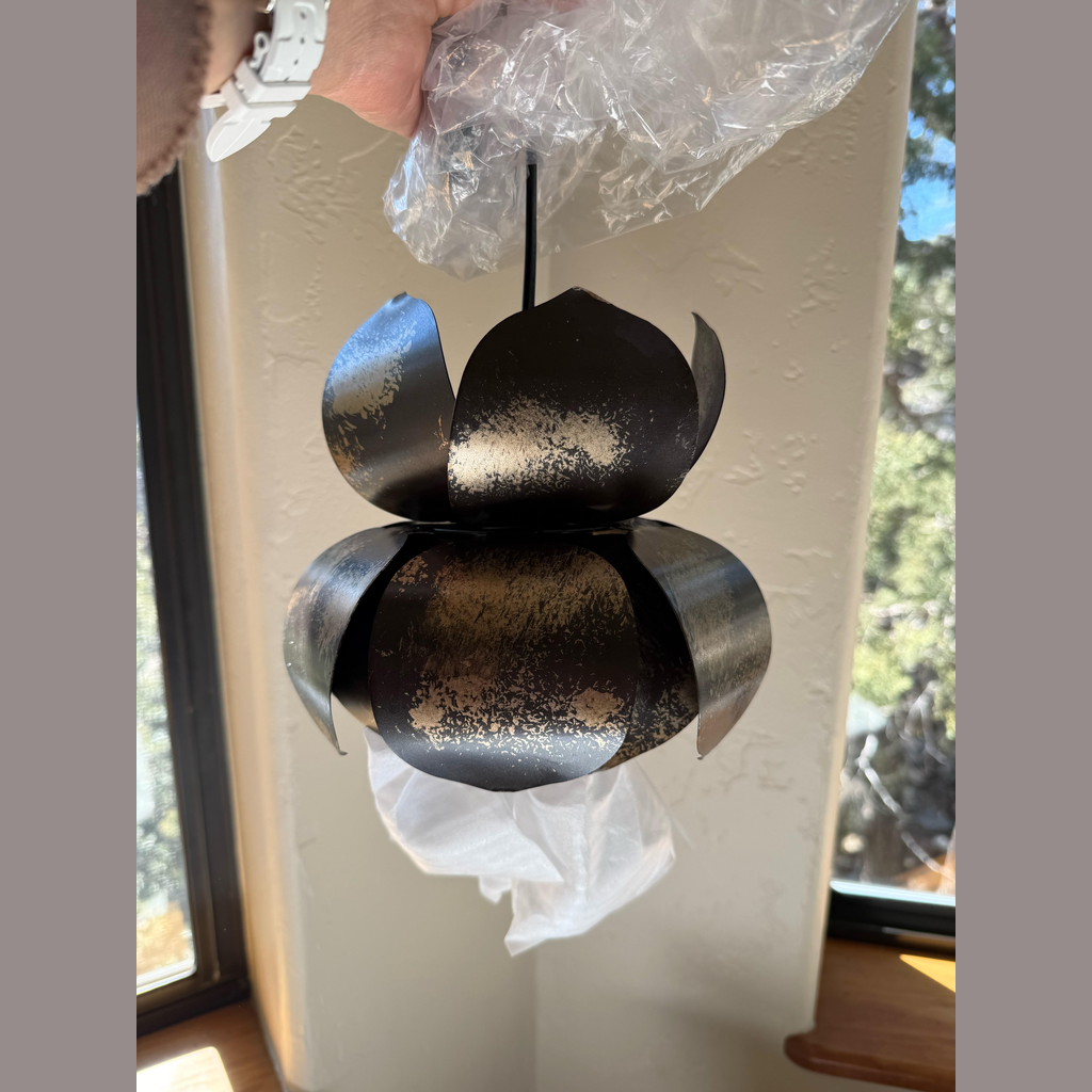 Liotona Floral Pendant Light